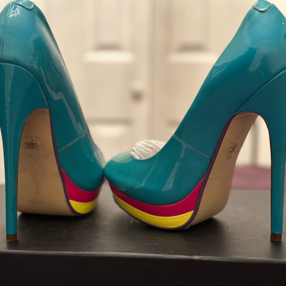 Heels sz 7 - Picture 4 of 6